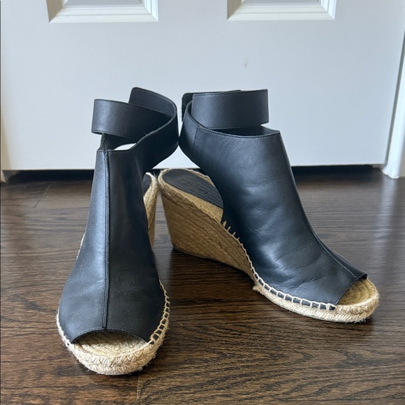 Vince Black Leather Open Toe 3.5in Wedge Sandals - Size 11M - Picture 1 of 11